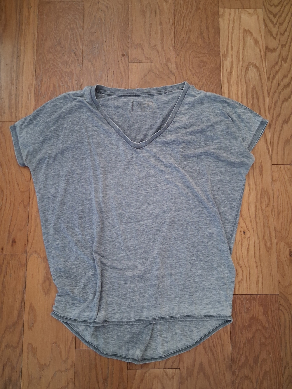 Women's V-Neck Short Sleeve Tee in Heather Gray